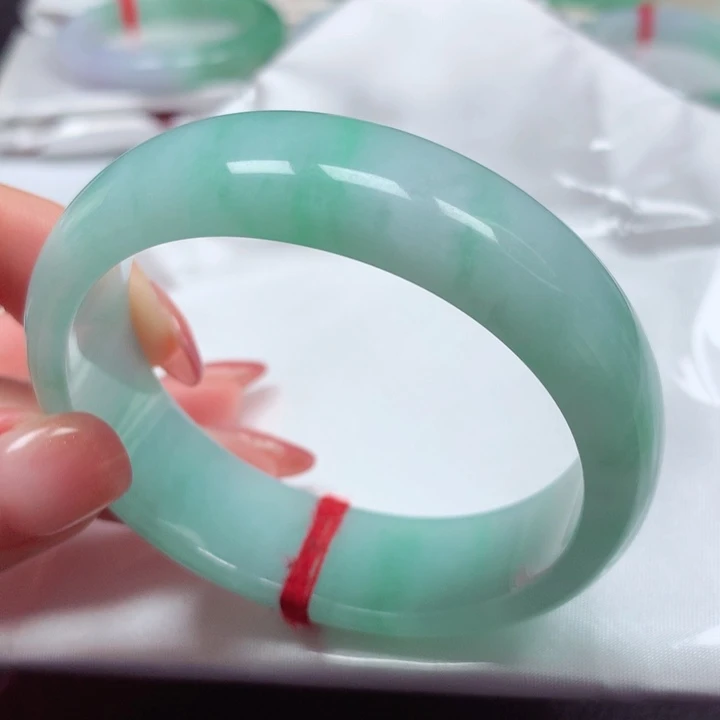 翡翠手镯（贵妃镯）未镶嵌轮胎飘花3