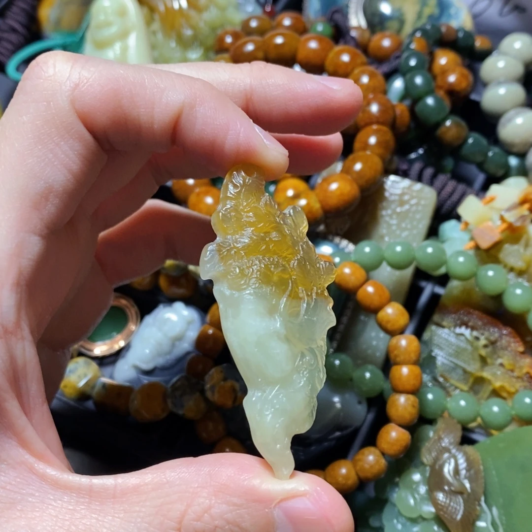 蛇纹石玉未镶嵌颈饰