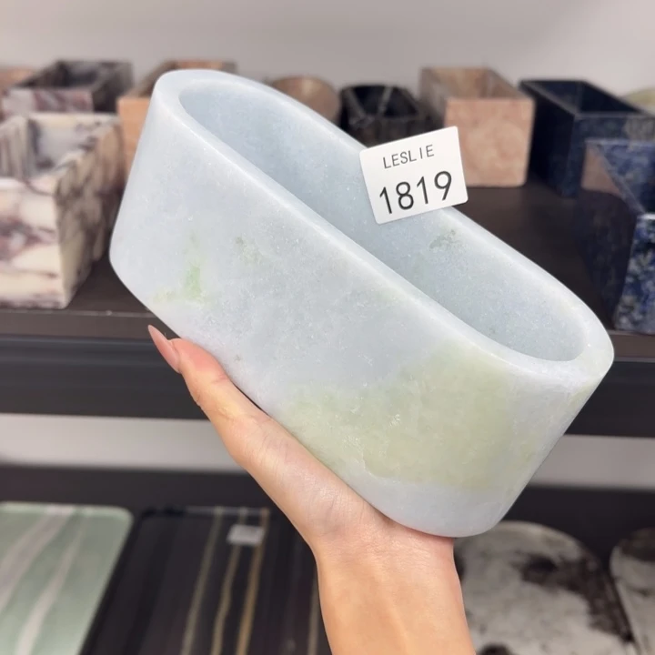 X1819.               浴。缸