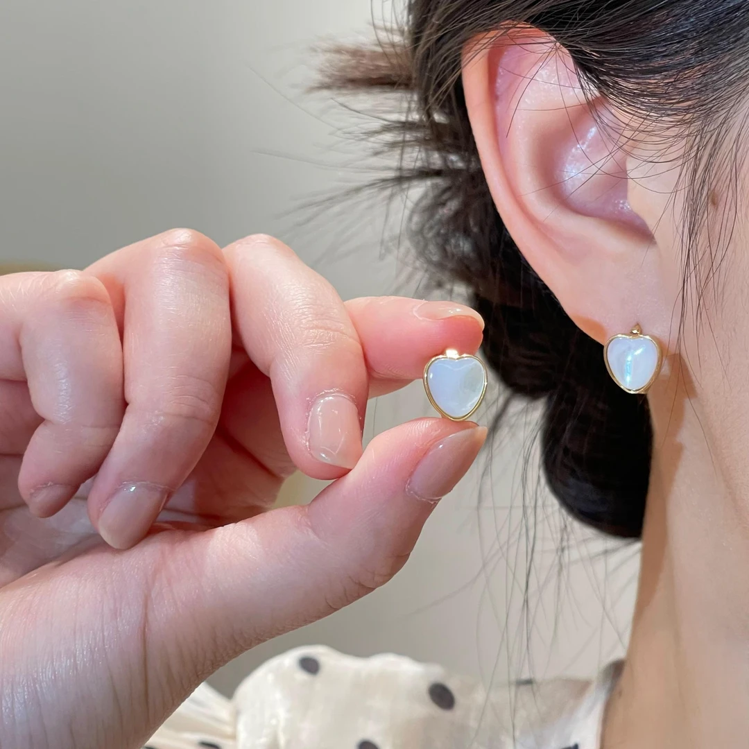 爱心纯色气质轻奢时尚耳扣简约设计感精致耳环R2678