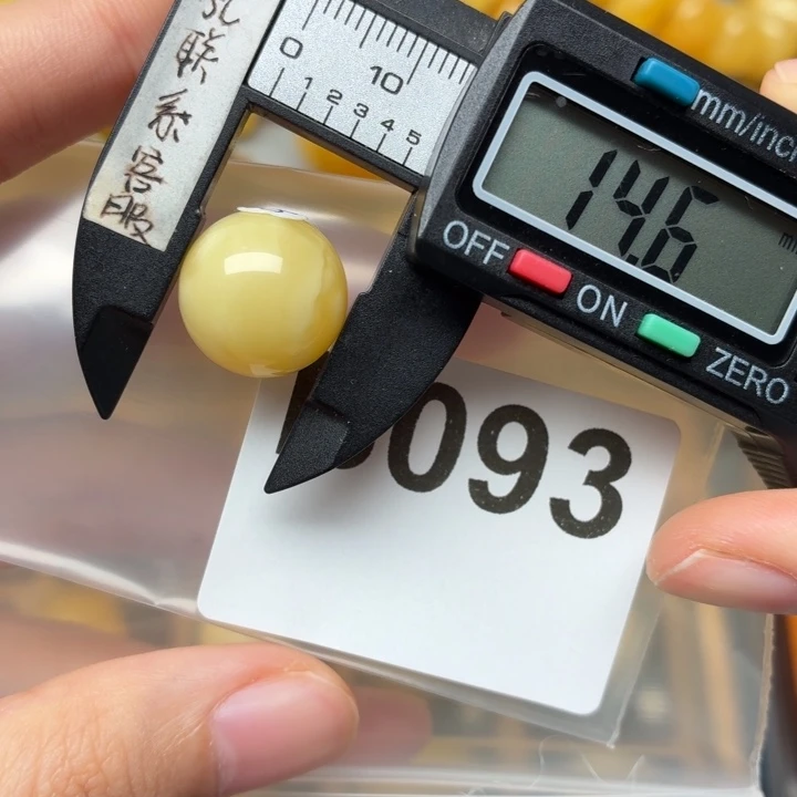 惢***痕蜜蜡未镶嵌裸石蜜蜡