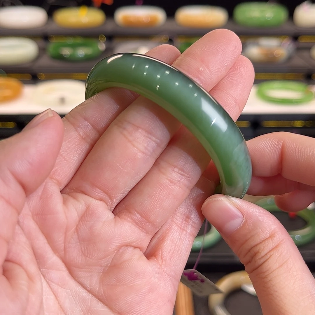 和田玉未镶嵌手镯黑猫