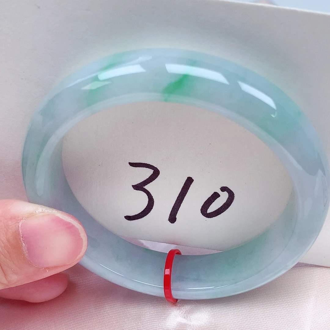 翡翠手镯未镶嵌翡翠