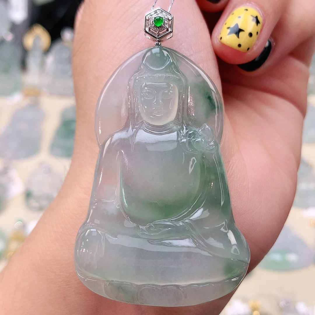 翡翠18K金镶嵌颈饰观音