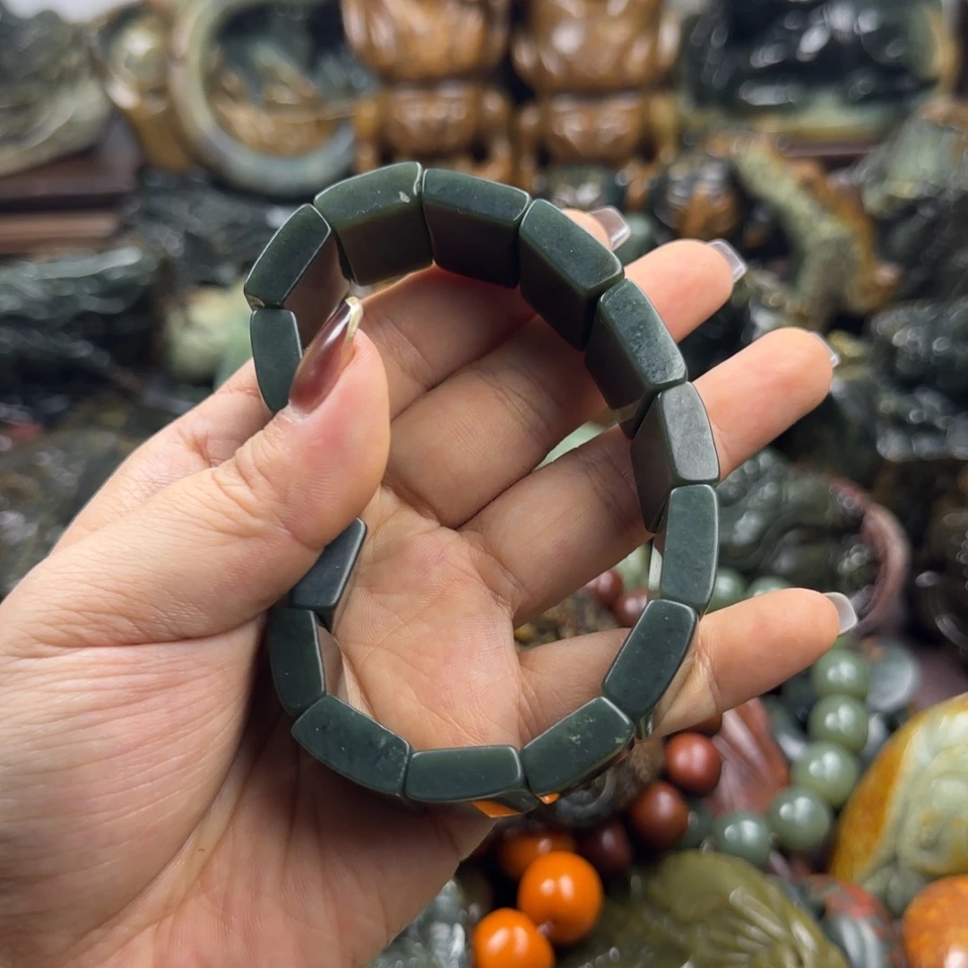 透闪石质玉未镶嵌珠宝奇石