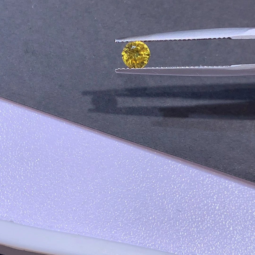 蓝宝石裸石0.75克拉