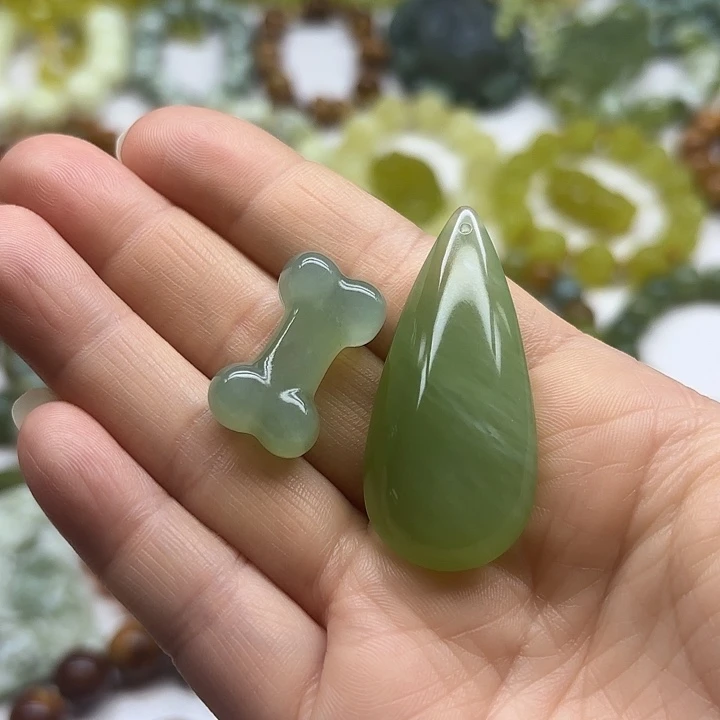 蛇纹石玉未镶嵌吊坠