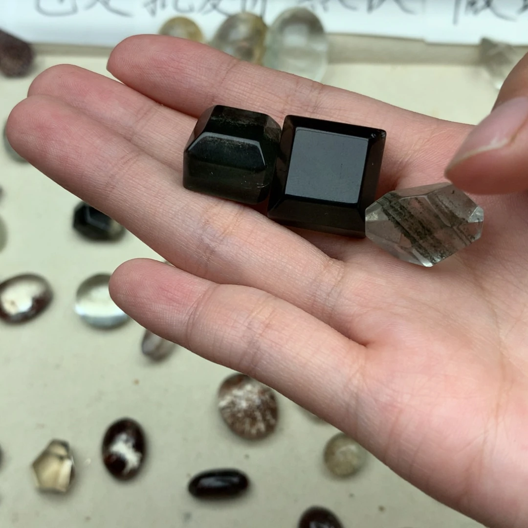 巴***塔未镶嵌珠宝半成品水晶