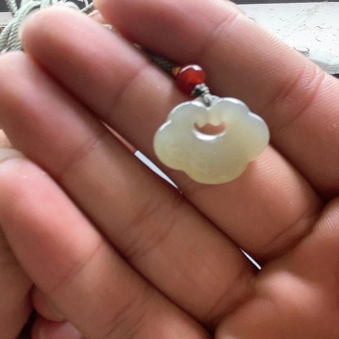 和田玉未镶嵌颈饰新疆且末料平安锁吊坠