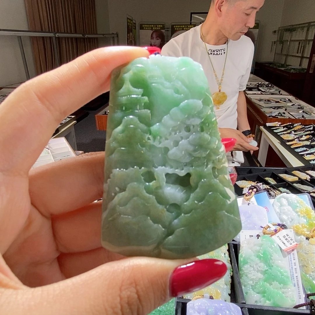 翡翠未镶嵌颈饰翡翠