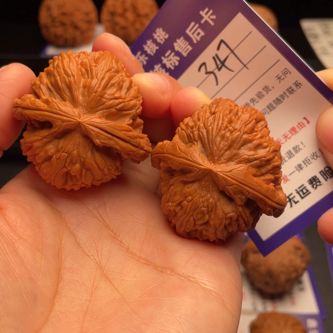 文玩核桃把件粗棱白狮子41