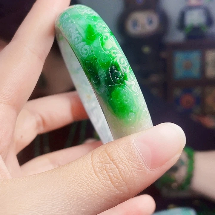 翡翠未镶嵌手镯多样性