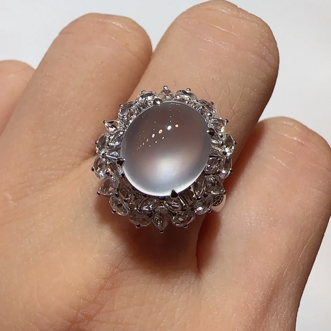 翡翠18K金镶嵌戒指蛋面