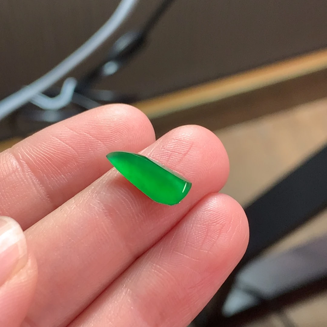 翡翠未镶嵌颈饰大绿随行