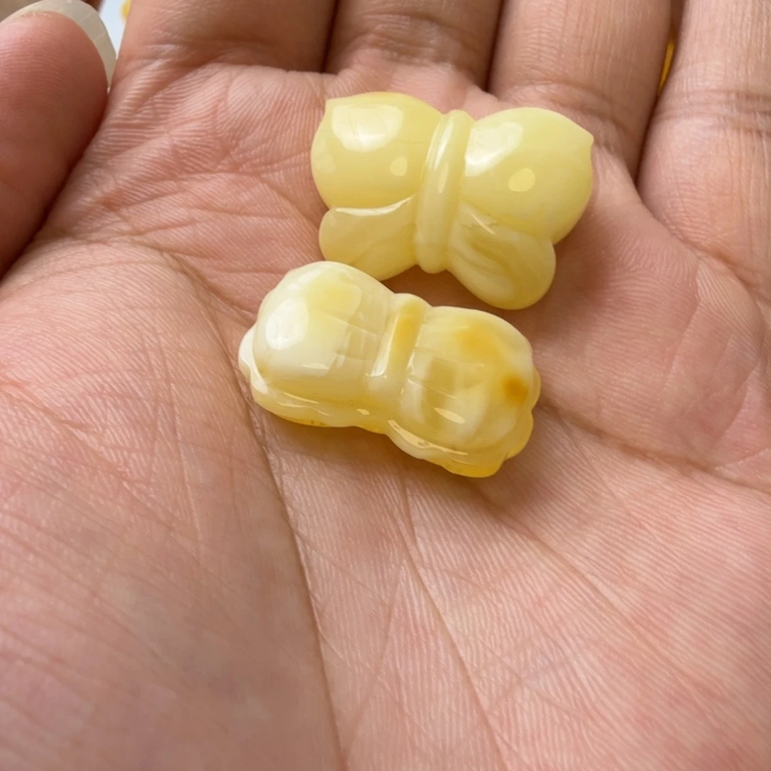 7***u裸石琥珀未镶嵌蝴蝶结