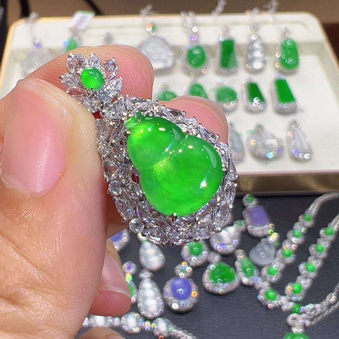 翡翠18K金镶嵌颈饰