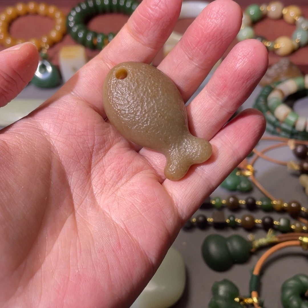 用***4和田玉未镶嵌颈饰