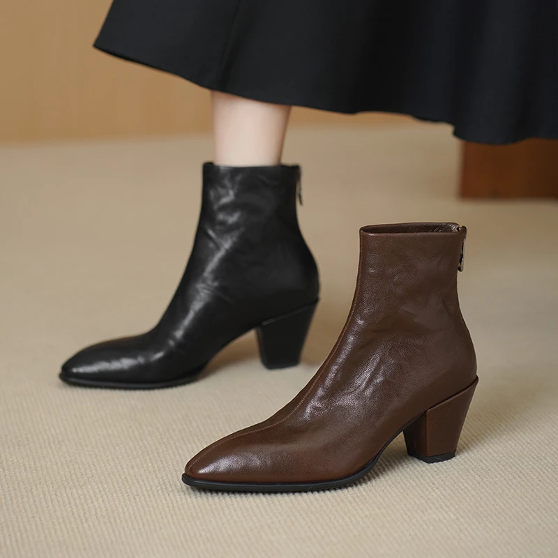 真皮粗跟女鞋秋冬尖头短靴简约时装靴复古靴子百搭尖头气质高跟鞋