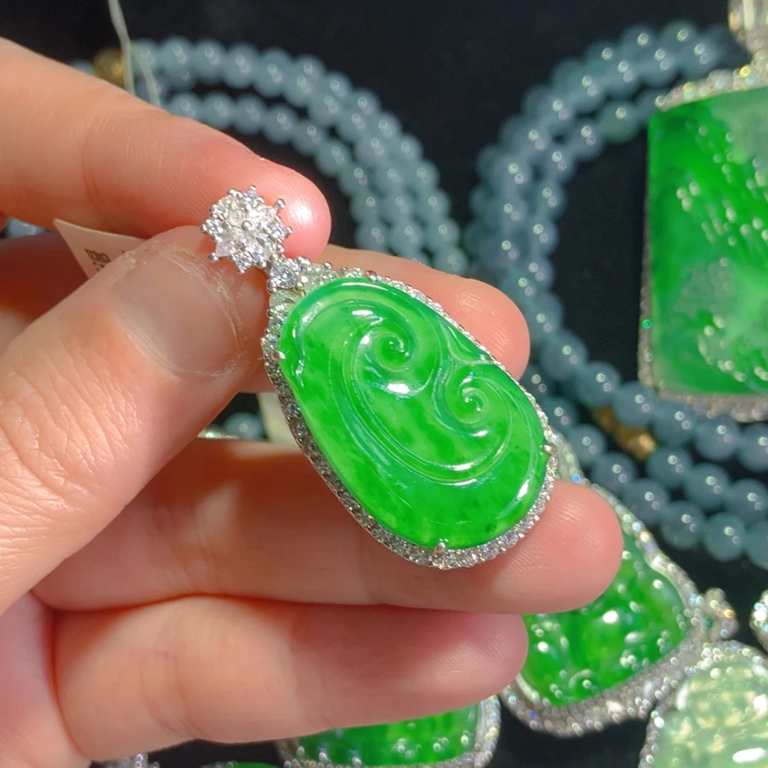 颈饰银S925镶嵌翡翠如意