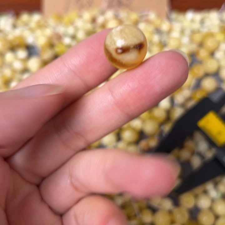蜜蜡未镶嵌裸石14.2mm一个