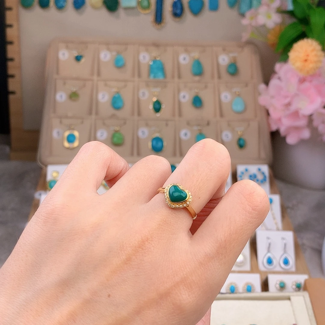 绿松石18K金镶嵌戒指