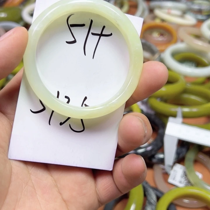 未镶嵌蛇纹石玉手链