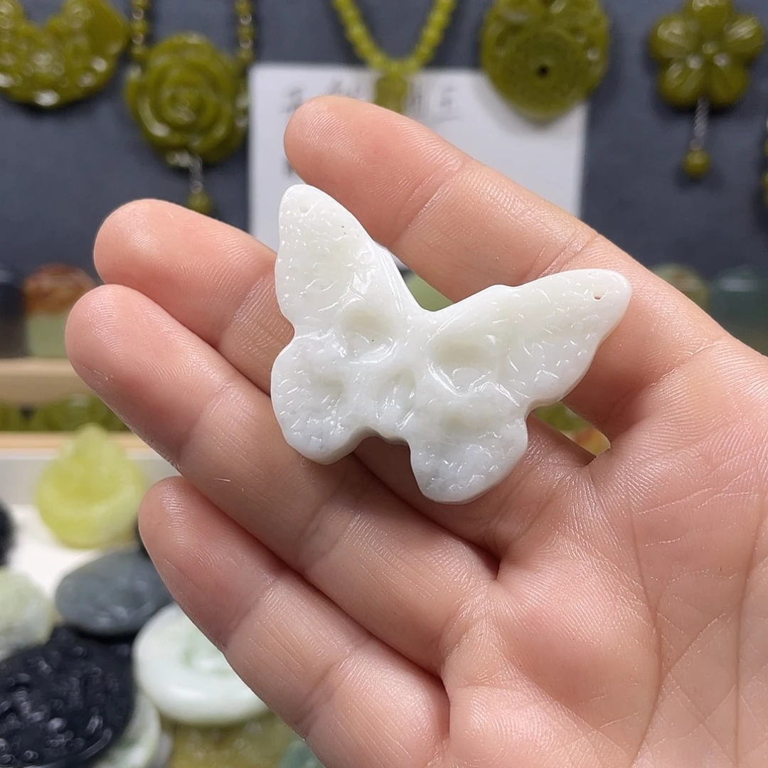 蛇纹石玉未镶嵌颈饰