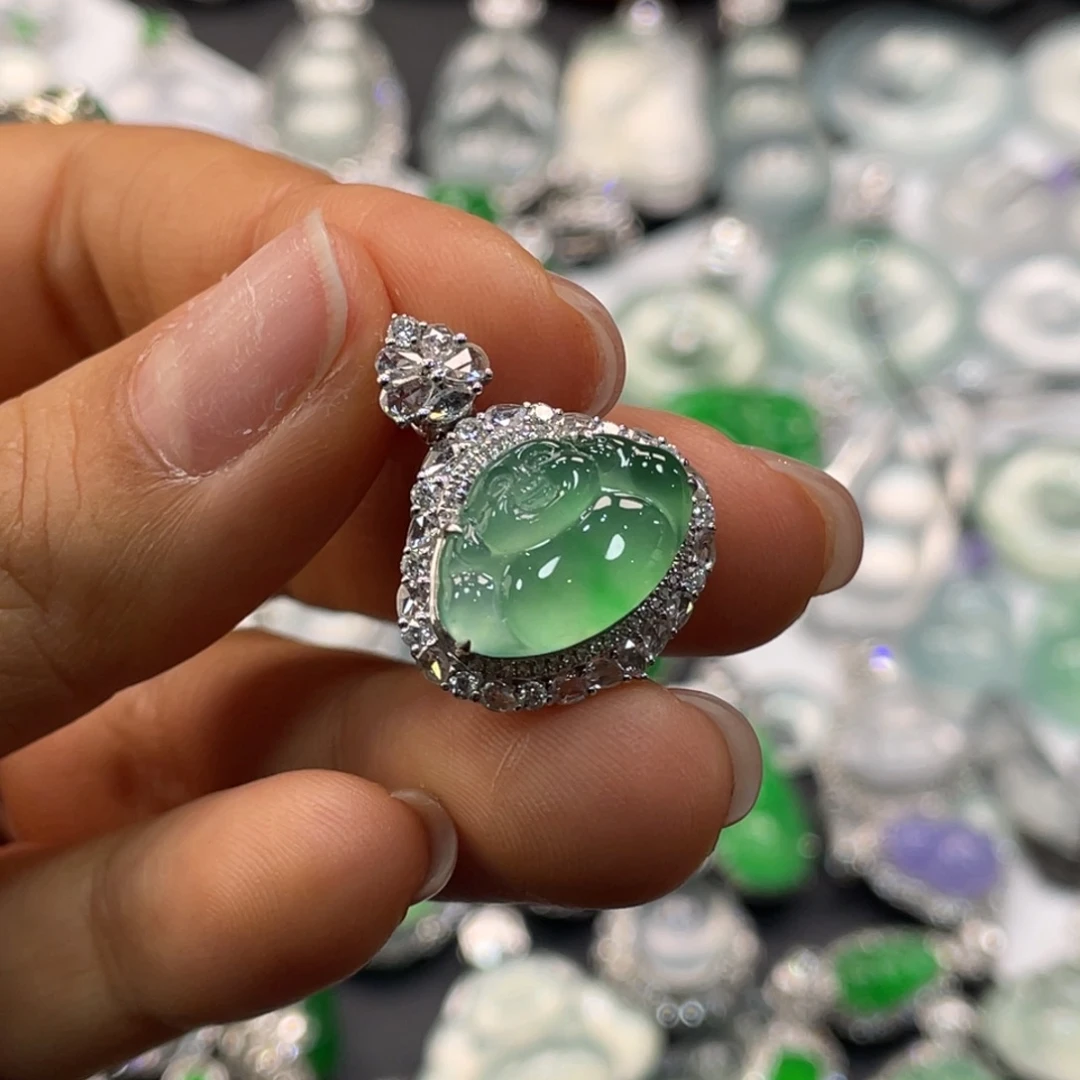 翡翠18K金镶嵌颈饰