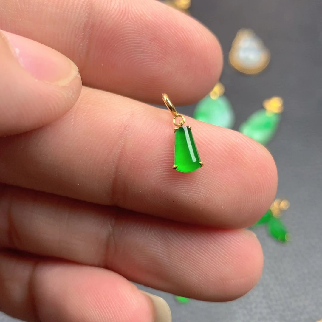 【闪购商品】颈饰18K金镶嵌翡翠翡翠