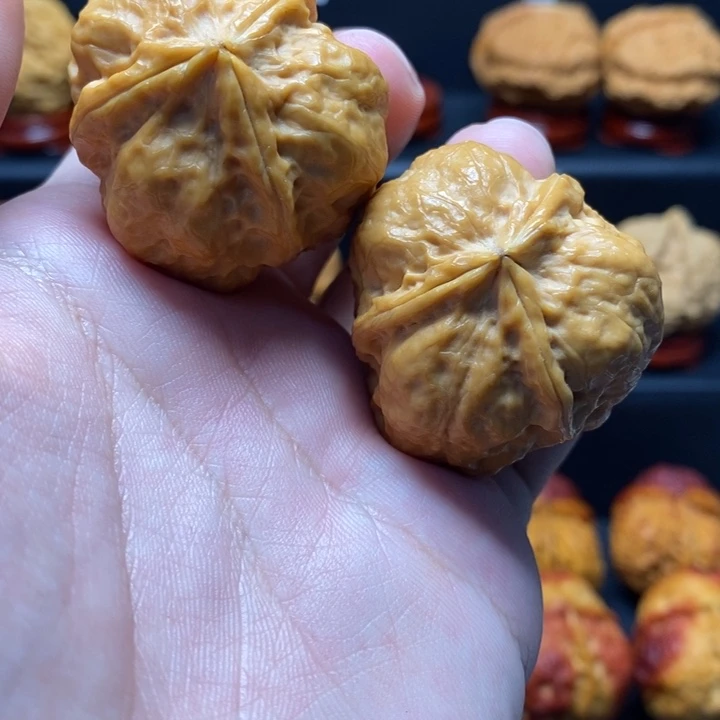 把件文玩核桃38水晶三菱