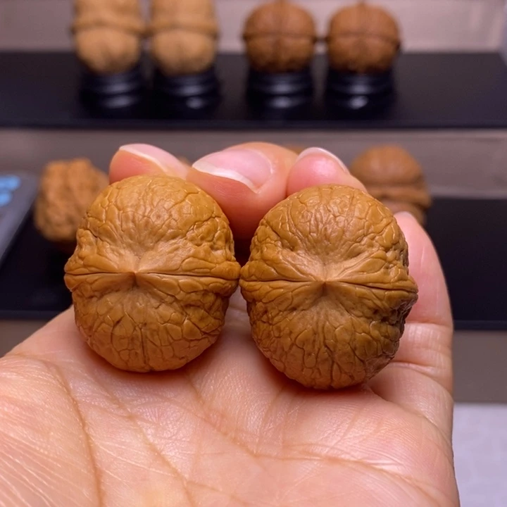 文玩核桃把件粗筋铁蛋19