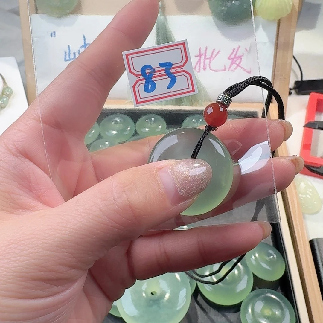 蛇纹石玉颈饰合金精美礼品