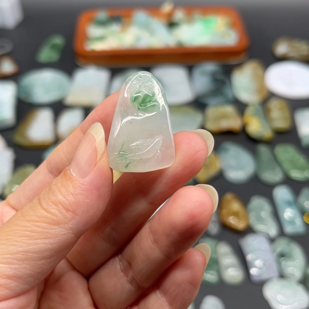 颈饰未镶嵌翡翠莲花鱼