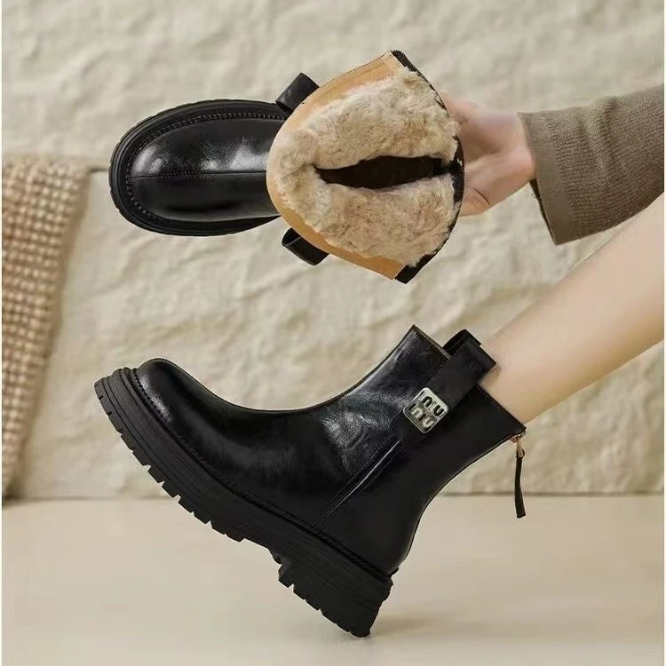 啄木鸟雪地靴女冬季新款棉靴圆头厚底短靴复古加绒加厚马丁靴