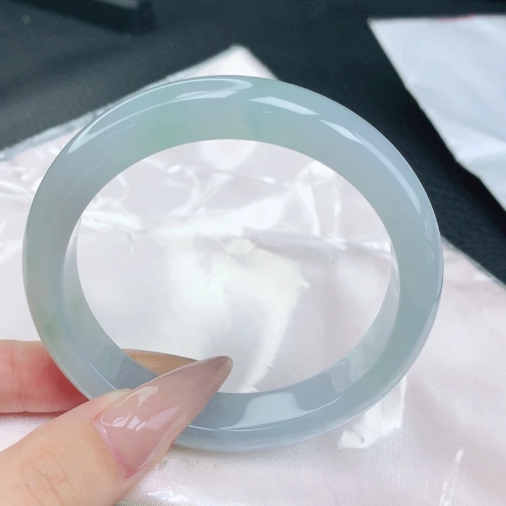 翡翠手镯未镶嵌59-60圈口