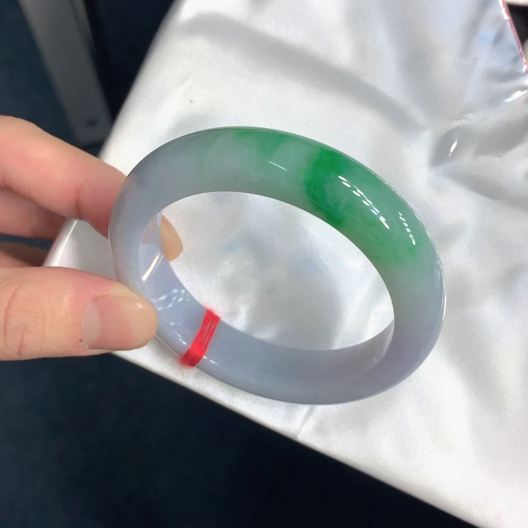 翡翠手镯未镶嵌翡翠