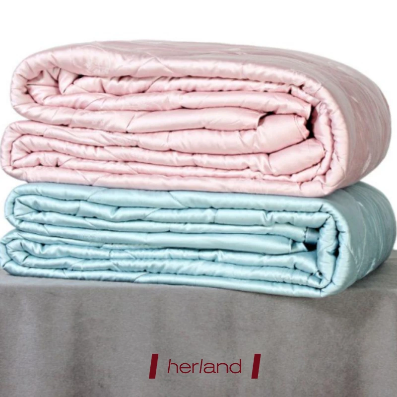 HERLAND她地 四季通用镂空宽边设计长丝风景驼绒被