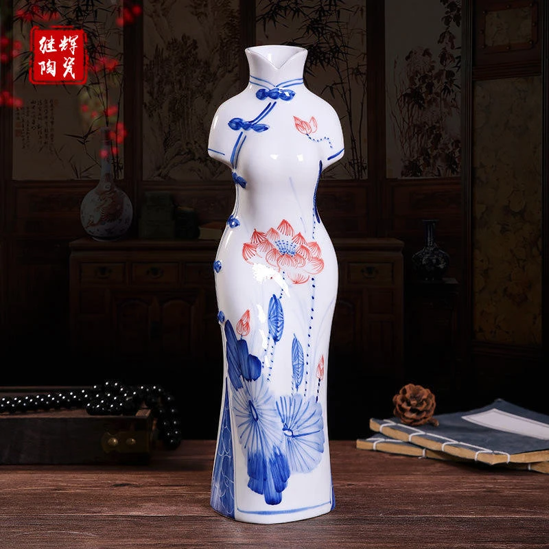 青花瓷器旗袍人物摆件景德镇陶瓷器花瓶工艺品新中式家居客厅饰品
