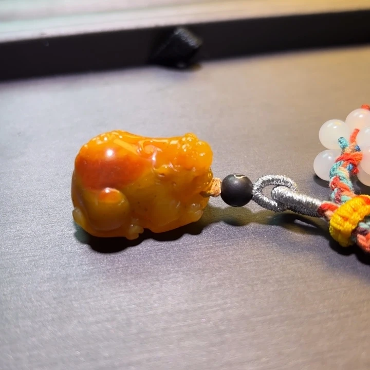 石英质玉（黄龙玉）未镶嵌颈饰