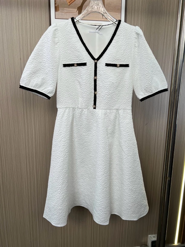 9001品牌撤柜fg春夏款女装小香风v领白色连衣裙