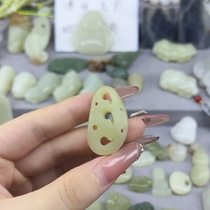 颈饰未镶嵌和田玉