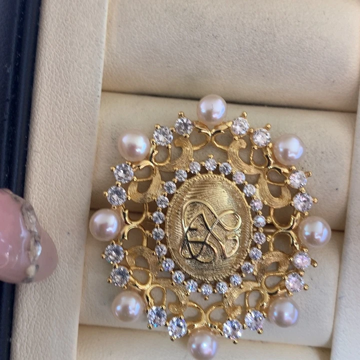 未镶嵌胸饰淡水珍珠