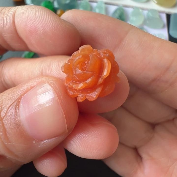 定制翡翠未镶嵌红花