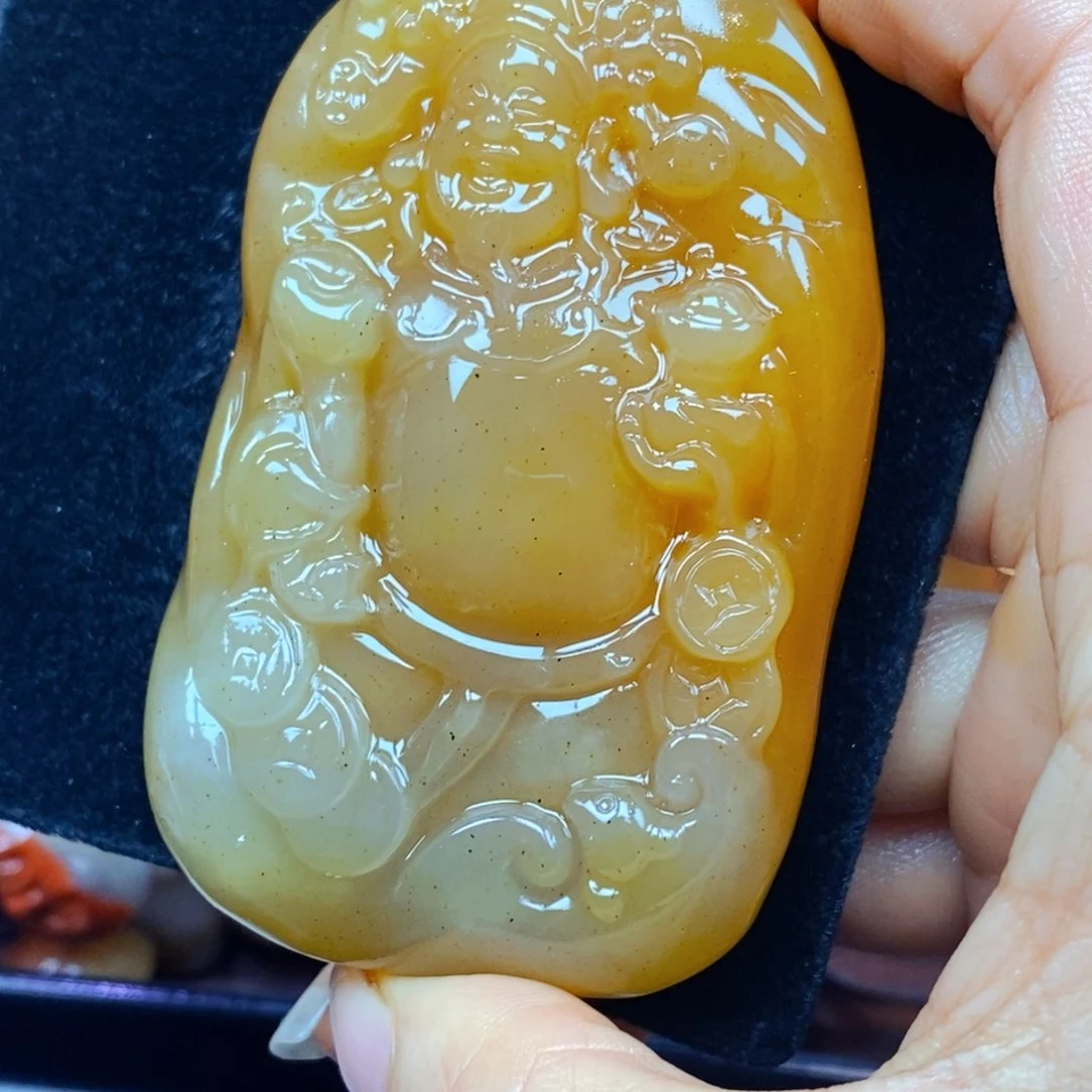 未镶嵌石英质玉（黄龙玉）颈饰
