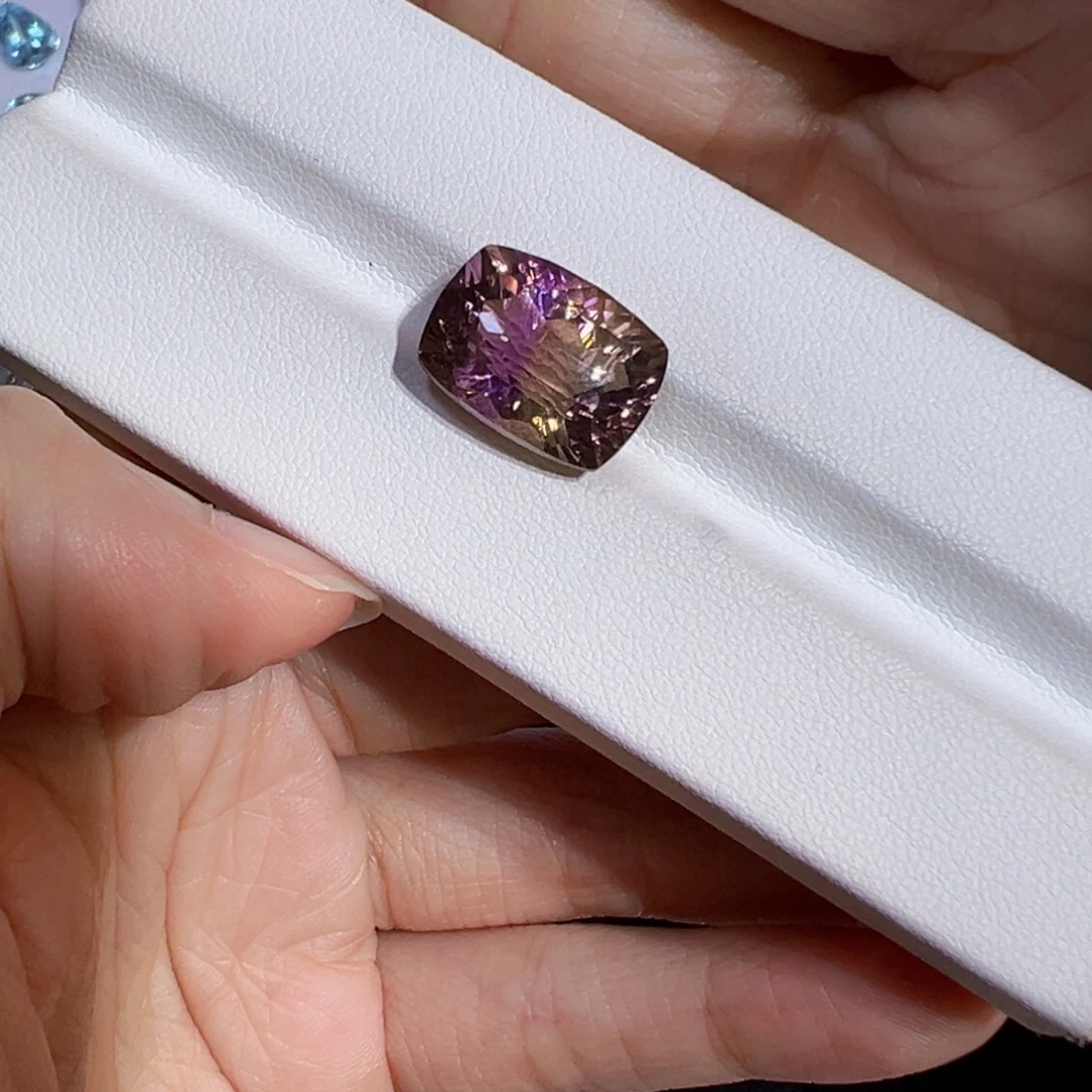 慕***岚未镶嵌珠宝半成品黄晶9.78ct紫黄晶