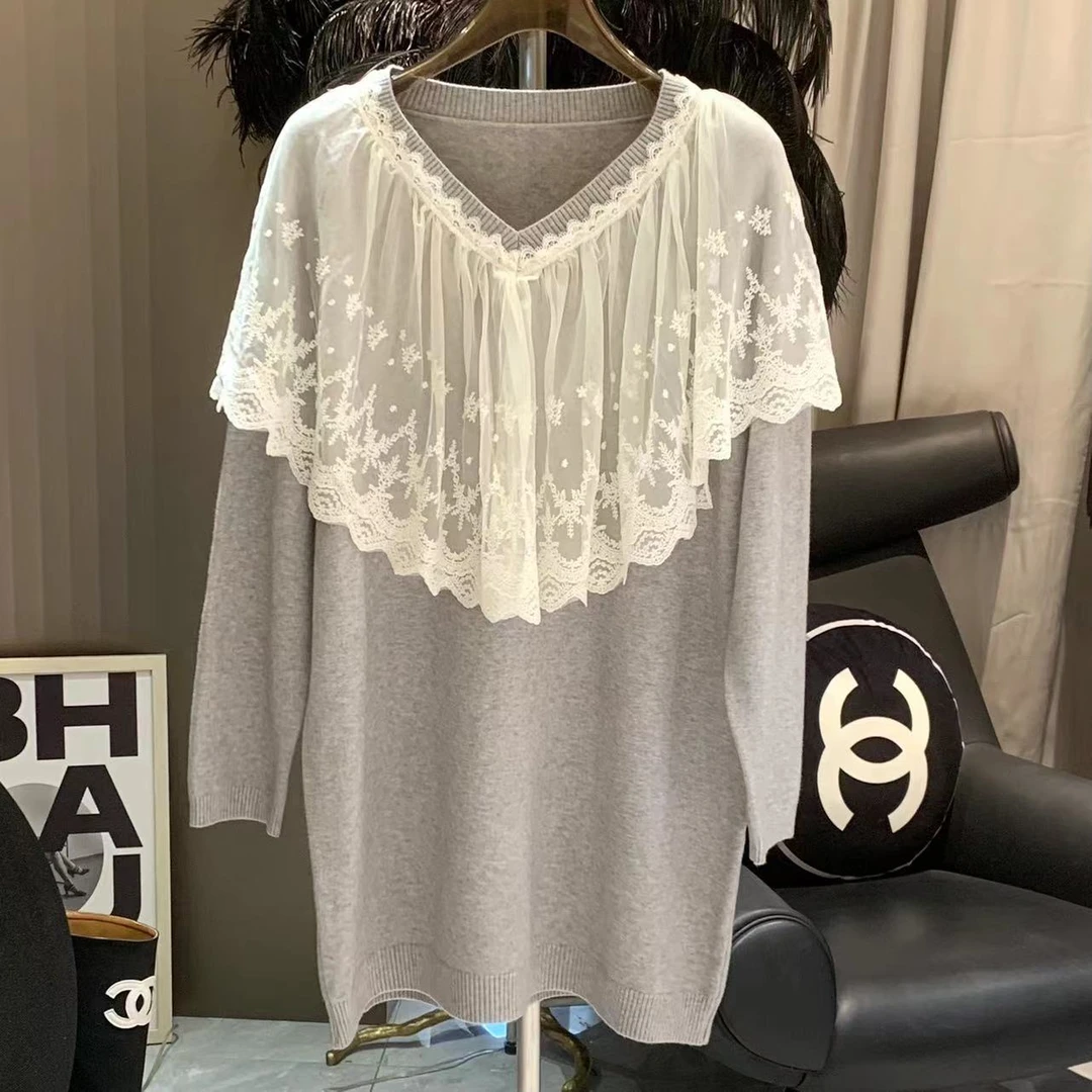 241206 软糯纯色V领拼接蕾丝披肩长袖针织打底衫