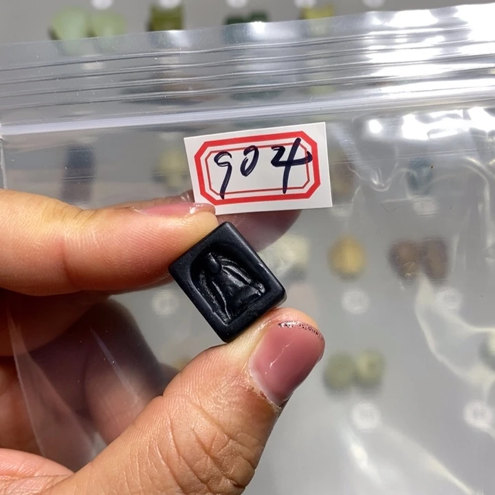 蛇纹石玉颈饰未镶嵌笔**生