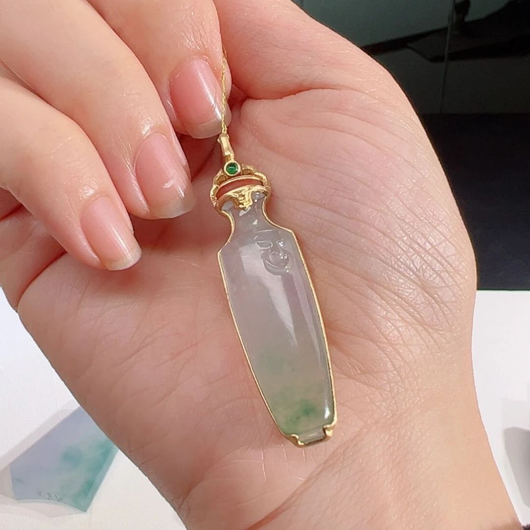 【闪购商品】翡翠颈饰18K金镶嵌宝瓶