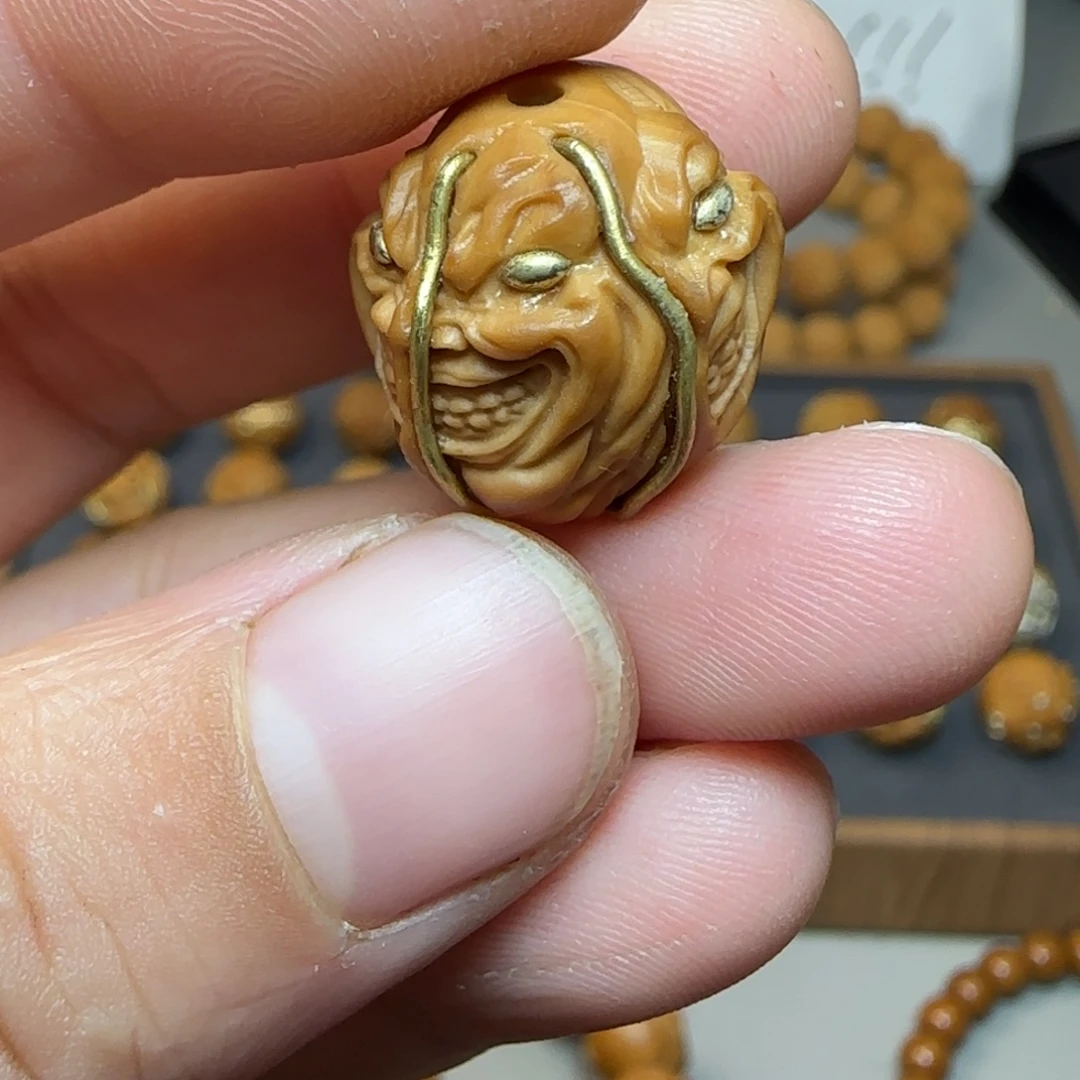 猴头核桃吊坠撕裂镶嵌