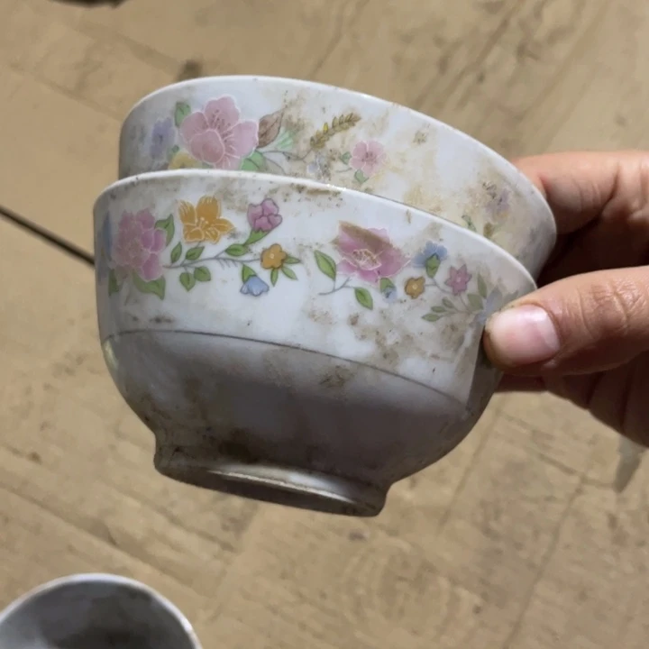 瓷片有黑点有气泡有疙瘩只保不漏水无磕无碰11.5-6